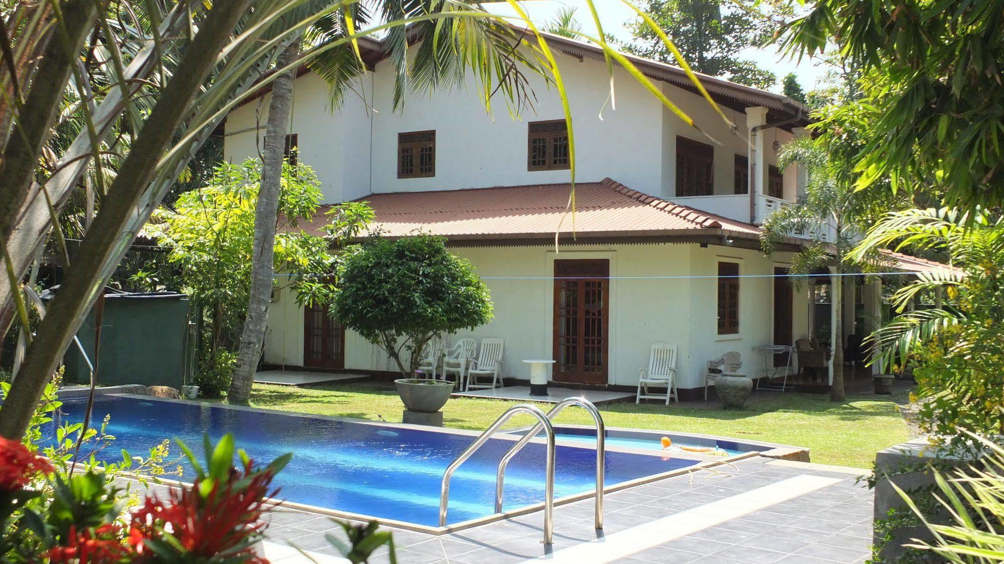 Hikka Villa Hikkaduwa Bagian luar foto
